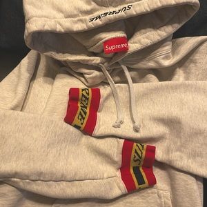 Supreme logo hoodie